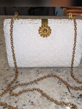 Vintage Vanessa White Woven Box Purse Gold Chain Floral Clasp Shoulder Bag